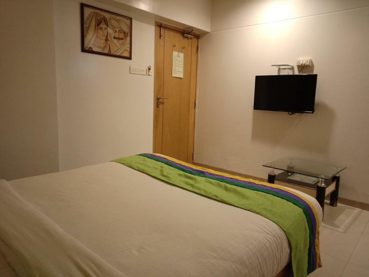 Treebo Trend Hotel Basera Пуне Екстер'єр фото